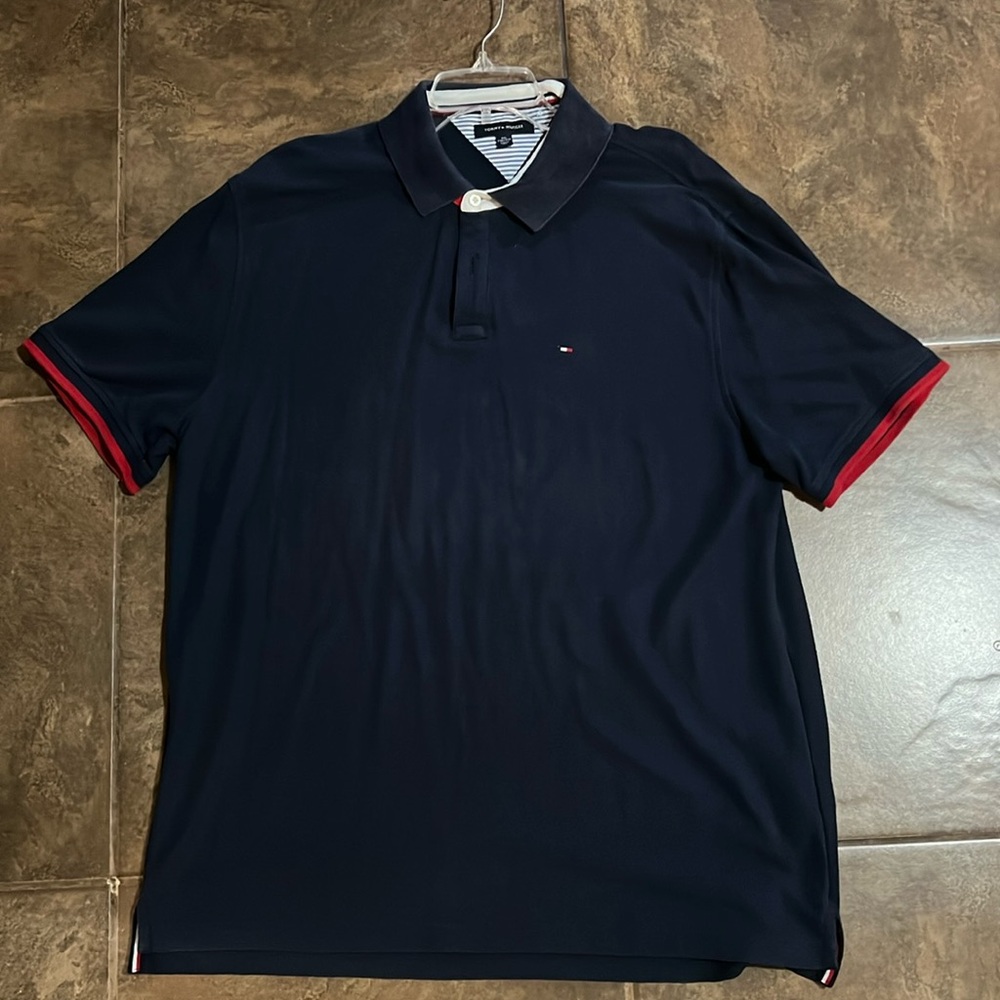 Tommy Polo Shirt Sleeve & Bottom Corner Accent